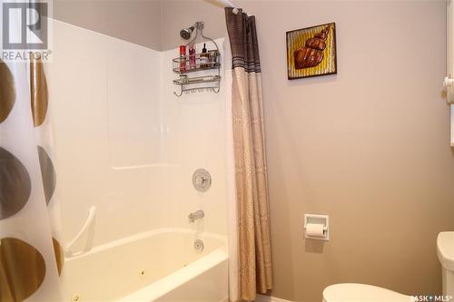 33 Gaddesby Crescent, Jackfish Lake, SK - Indoor Photo Showing Bathroom