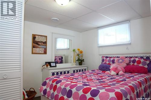 33 Gaddesby Crescent, Jackfish Lake, SK - Indoor Photo Showing Bedroom