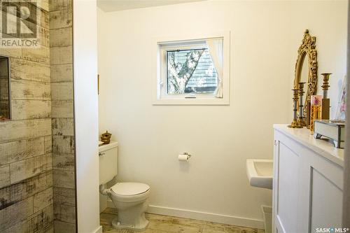 921 107Th Street, North Battleford, SK - Indoor Photo Showing Bathroom