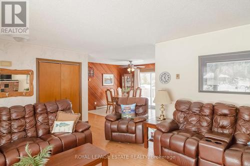 607 D Line, South Bruce Peninsula, ON - Indoor Photo Showing Living Room