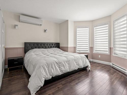 Chambre Ã  coucher principale - 141 Rue De Villandry, Vaudreuil-Dorion, QC - Indoor Photo Showing Bedroom
