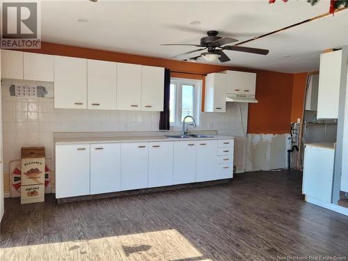 69 Rue Du Parc E, Pointe-Verte, NB - Indoor Photo Showing Kitchen With Double Sink