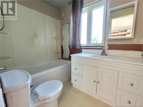 69 Rue Du Parc E, Pointe-Verte, NB - Indoor Photo Showing Bathroom