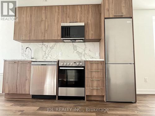 Th 2 - 260 Finch Avenue E, Toronto, ON - Indoor Photo Showing Kitchen With Stainless Steel Kitchen