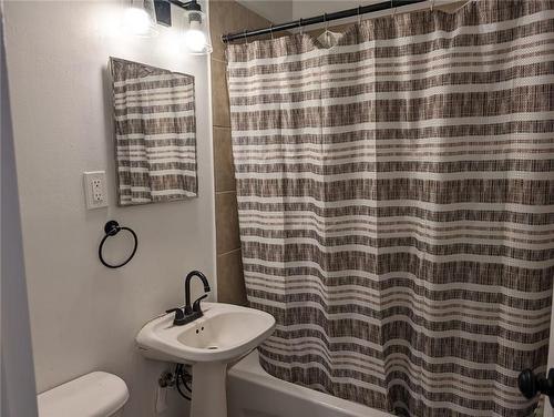 37 Mericourt Road|Unit #304, Hamilton, ON - Indoor Photo Showing Bathroom