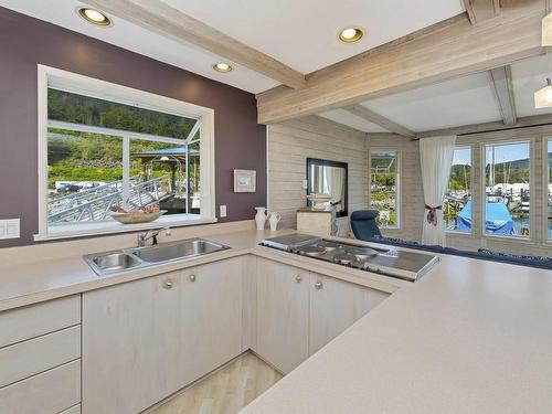 J01-6145 Genoa Bay Rd, Duncan, BC - Indoor Photo Showing Kitchen