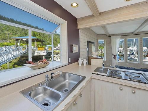 J01-6145 Genoa Bay Rd, Duncan, BC - Indoor Photo Showing Kitchen With Double Sink