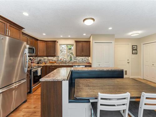 1873 Taylor Walk, Qualicum Beach, BC - Indoor Photo Showing Kitchen With Double Sink