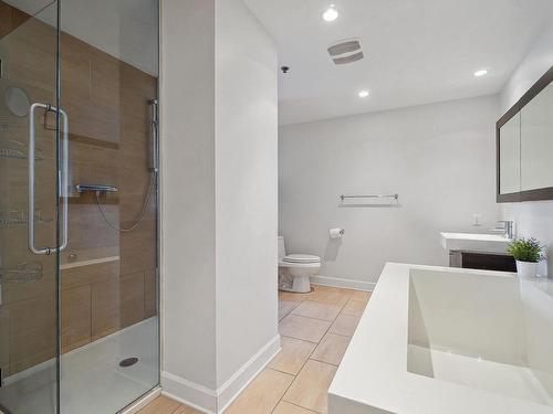 Salle de bains attenante Ã  la CCP - 210-230 Ch. Du Golf, Montréal (Verdun/Île-Des-Soeurs), QC - Indoor Photo Showing Bathroom