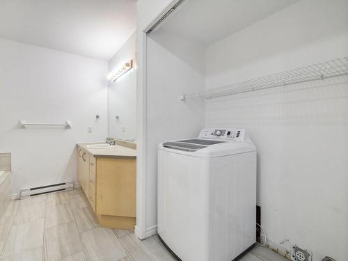Salle de bains - A-325 Rue Champlain, Gatineau (Hull), QC - Indoor Photo Showing Laundry Room