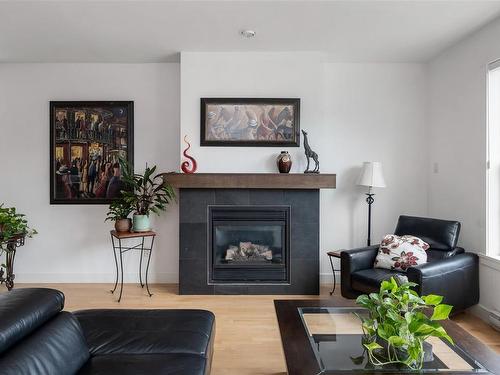 231 Montreal St, Victoria, BC - Indoor Photo Showing Living Room With Fireplace