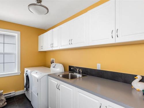 231 Montreal St, Victoria, BC - Indoor Photo Showing Laundry Room