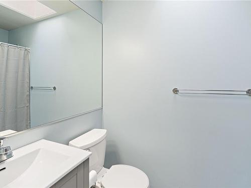 189 Westwood Rd, Nanaimo, BC - Indoor Photo Showing Bathroom
