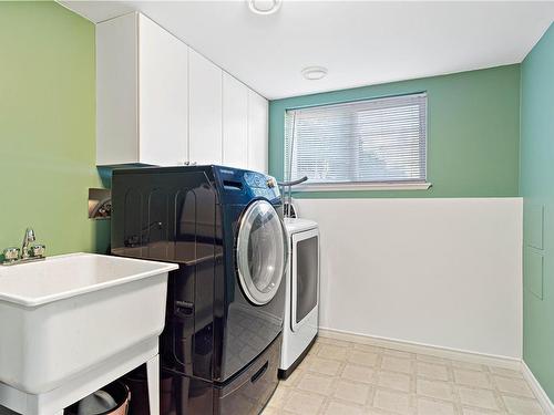 189 Westwood Rd, Nanaimo, BC - Indoor Photo Showing Laundry Room