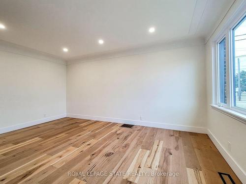 208 Holmesdale Ave, Hamilton, ON - Indoor Photo Showing Other Room