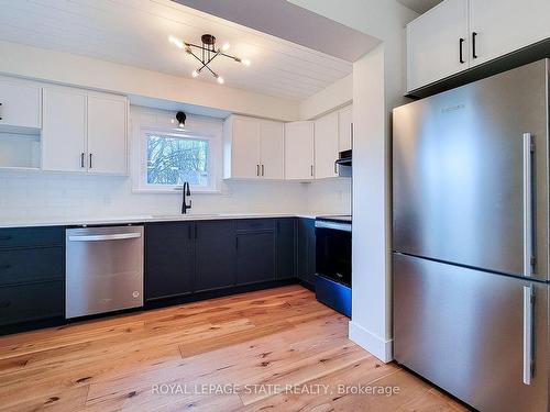 208 Holmesdale Ave, Hamilton, ON - Indoor Photo Showing Kitchen
