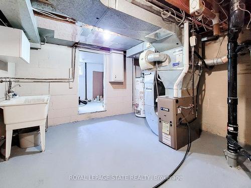 208 Holmesdale Ave, Hamilton, ON - Indoor Photo Showing Basement