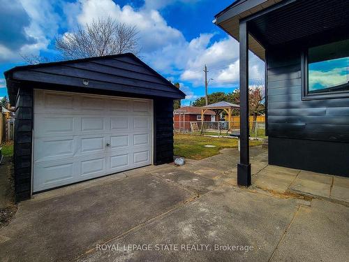 208 Holmesdale Ave, Hamilton, ON - Outdoor With Exterior