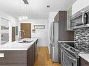 Kitchen - 516-3300 Boul. Cavendish, Montréal (Côte-Des-Neiges/Notre-Dame-De-Grâce), QC  - Indoor Photo Showing Kitchen With Double Sink With Upgraded Kitchen 