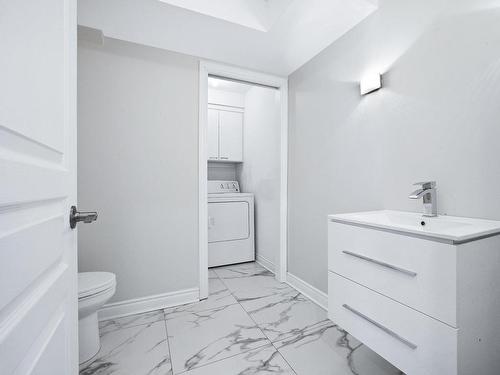 Bathroom - 999 Av. Davaar, Montréal (Outremont), QC - Indoor Photo Showing Laundry Room