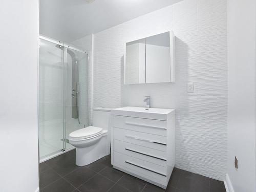 Bathroom - 999 Av. Davaar, Montréal (Outremont), QC - Indoor Photo Showing Bathroom