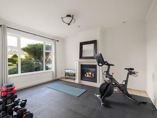 7117 Veyaness Rd, Central Saanich, BC - Indoor Photo Showing Gym Room