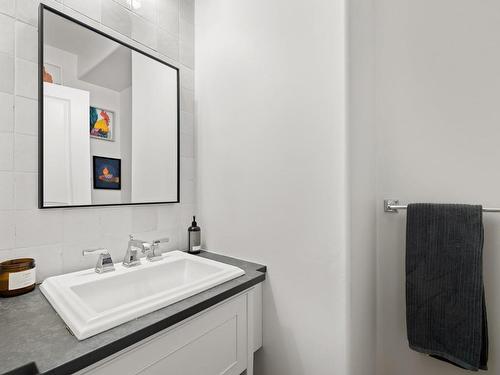 7117 Veyaness Rd, Central Saanich, BC - Indoor Photo Showing Bathroom
