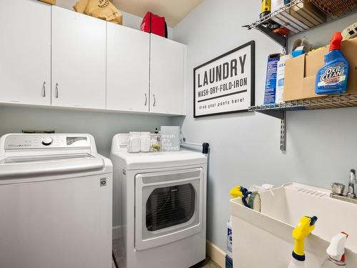 7117 Veyaness Rd, Central Saanich, BC - Indoor Photo Showing Laundry Room