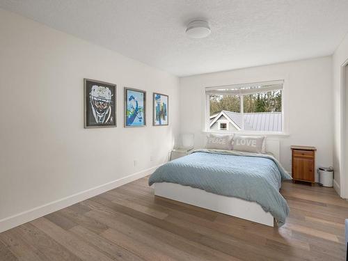 7117 Veyaness Rd, Central Saanich, BC - Indoor Photo Showing Bedroom