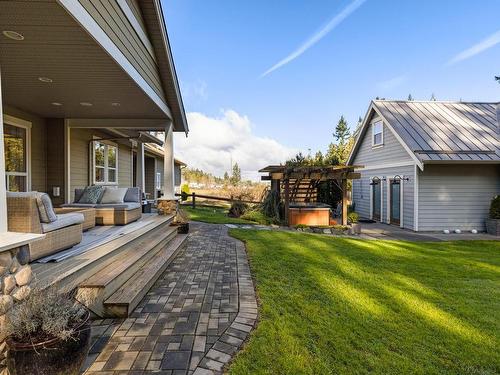 7117 Veyaness Rd, Central Saanich, BC - Outdoor With Deck Patio Veranda