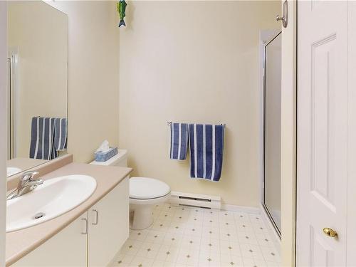 209-500 Argyle Lane, Gabriola Island, BC - Indoor Photo Showing Bathroom