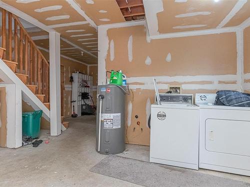 104 St. George St, Nanaimo, BC - Indoor Photo Showing Laundry Room