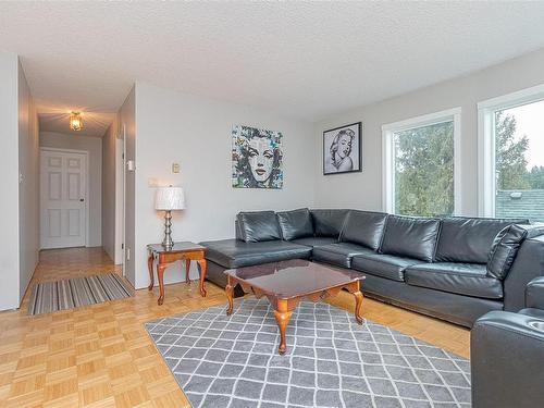 104 St. George St, Nanaimo, BC - Indoor Photo Showing Living Room