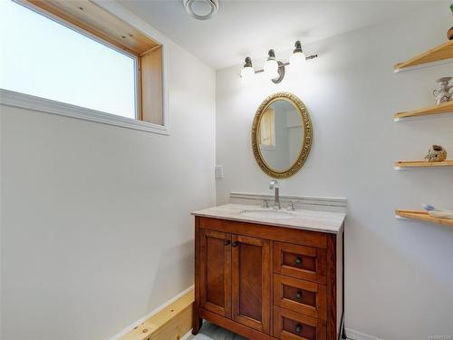 4360 Trans Canada Hwy, Cobble Hill, BC - Indoor Photo Showing Bathroom
