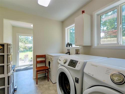 4360 Trans Canada Hwy, Cobble Hill, BC - Indoor Photo Showing Laundry Room