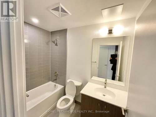 503 - 5 Wellington Street, Kitchener, ON - Indoor Photo Showing Bathroom