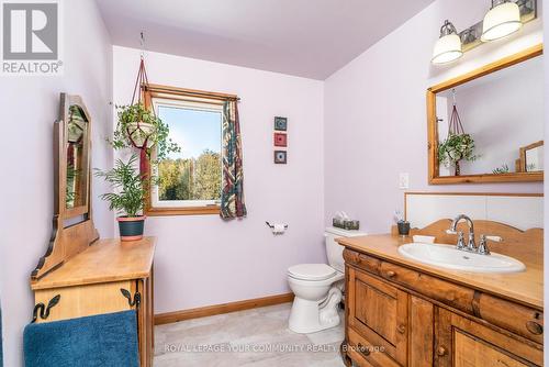 2236 Hwy 36, Kawartha Lakes, ON - Indoor Photo Showing Bathroom