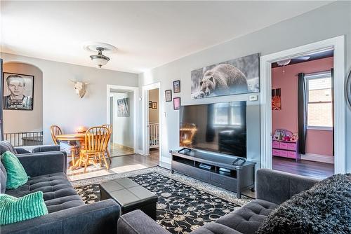 6291 Drummond Road, Niagara Falls, ON - Indoor Photo Showing Living Room