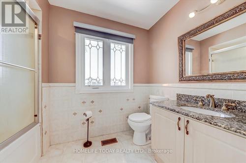 27 Crowsnest Cres, Brampton, ON - Indoor Photo Showing Bathroom