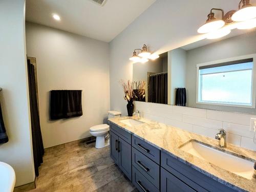 184 Shadow Mountain Boulevard, Cranbrook, BC - Indoor Photo Showing Bathroom