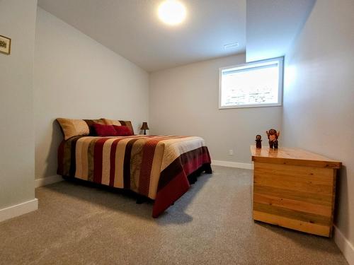 184 Shadow Mountain Boulevard, Cranbrook, BC - Indoor Photo Showing Bedroom