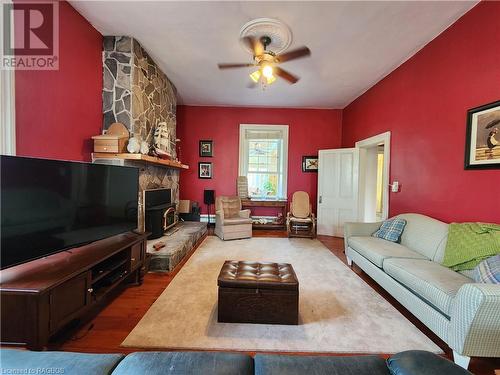 484 Carlisle Street, Saugeen Shores, ON - Indoor Photo Showing Living Room