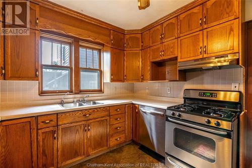 119/121 William Street North, Chatham, ON - Indoor Photo Showing Kitchen With Double Sink