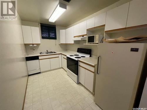 62 Assiniboia Avenue, Yorkton, SK - Indoor Photo Showing Kitchen With Double Sink