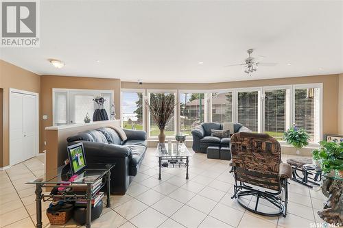 140 Lakeview Drive, Island View, SK - Indoor Photo Showing Living Room