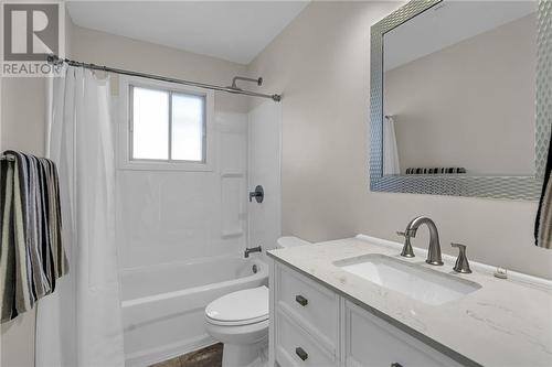 101 Robertson Avenue, Cornwall, ON - Indoor Photo Showing Bathroom