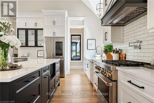 110 Millpond Rd, Niagara-On-The-Lake, ON - Indoor Photo Showing Kitchen With Upgraded Kitchen