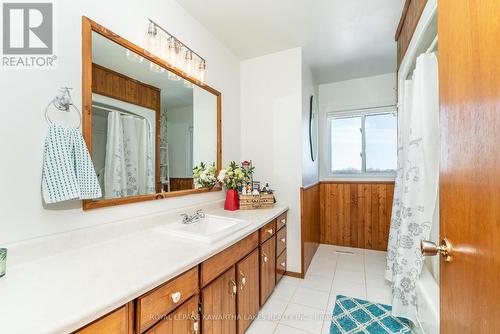 1152 Killarney Bay Rd, Kawartha Lakes, ON - Indoor Photo Showing Bathroom