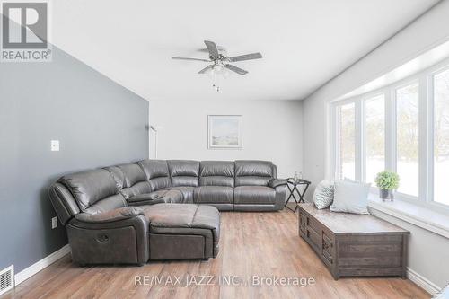 1114 Cowie Rd, Cramahe, ON - Indoor Photo Showing Living Room