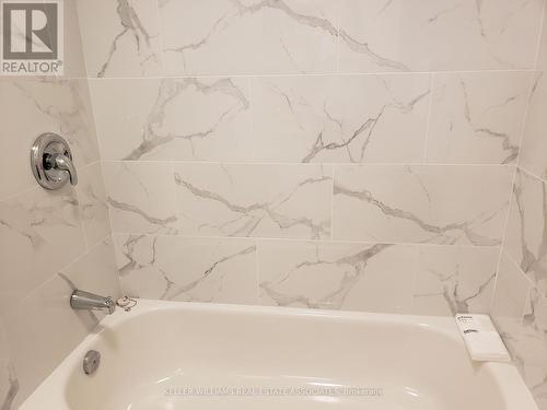 233 Lakeshore Road E, Mississauga, ON - Indoor Photo Showing Bathroom